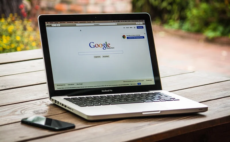 Indexation et contenu social : quand Google lit vos posts